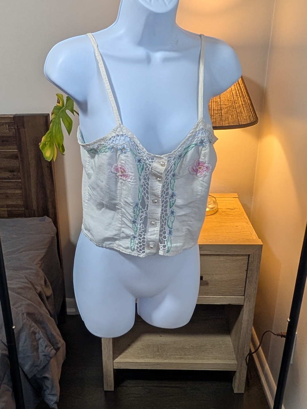 Vintage '70S Embroidered White Lace-Trim Cami Top